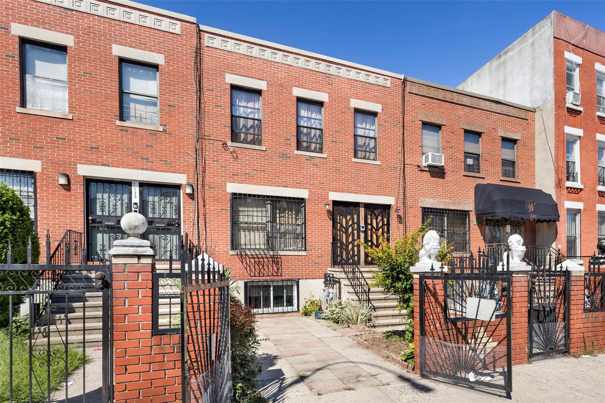 727 Lexington Avenue Property Photo