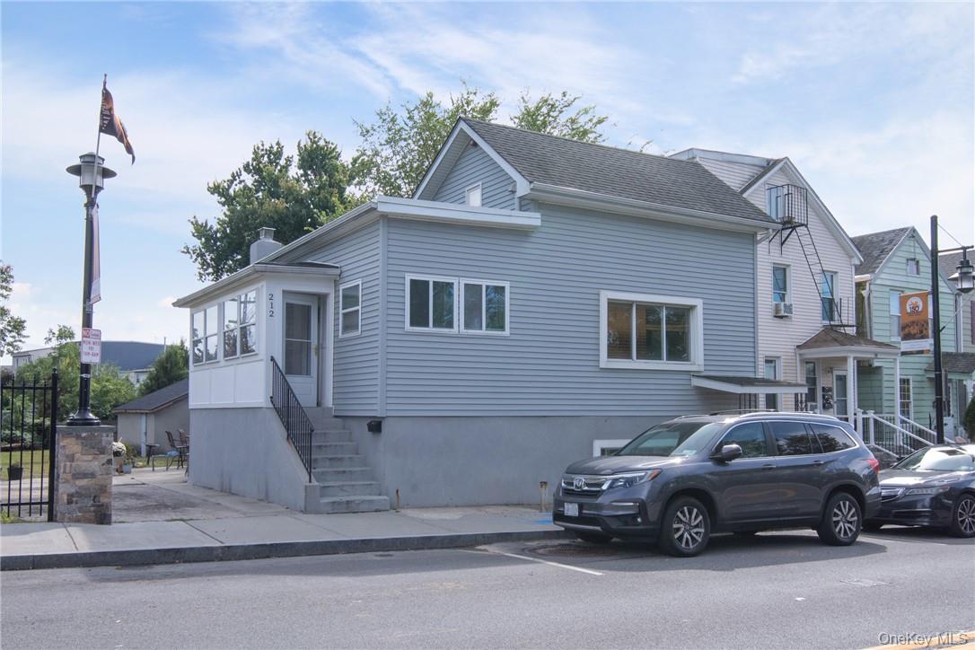 212 Beekman Avenue Property Photo 1