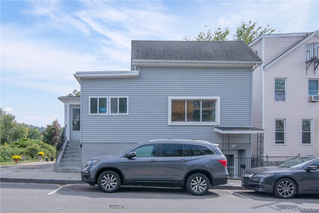 212 Beekman Avenue Property Photo 2
