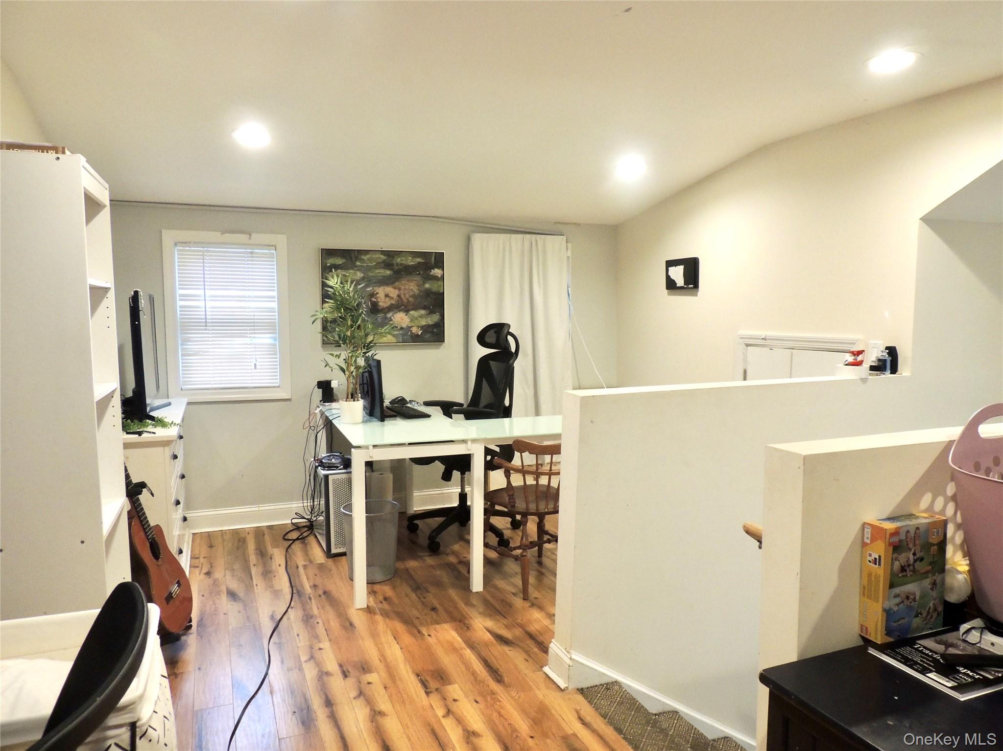 212 Beekman Avenue Property Photo 3