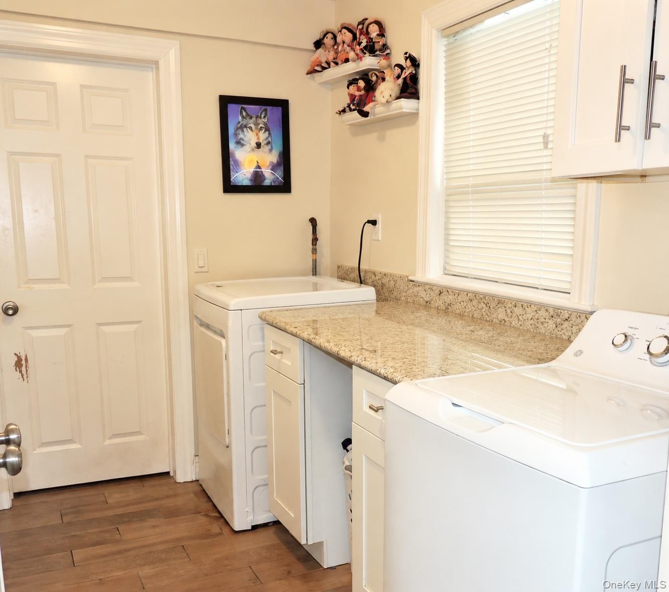 212 Beekman Avenue Property Photo 4
