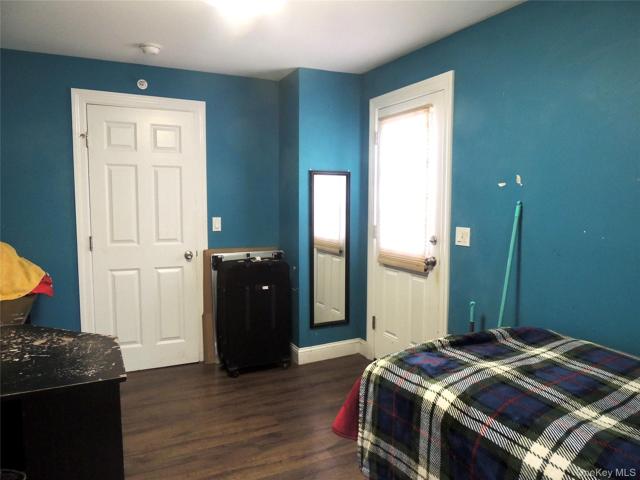 212 Beekman Avenue Property Photo 5
