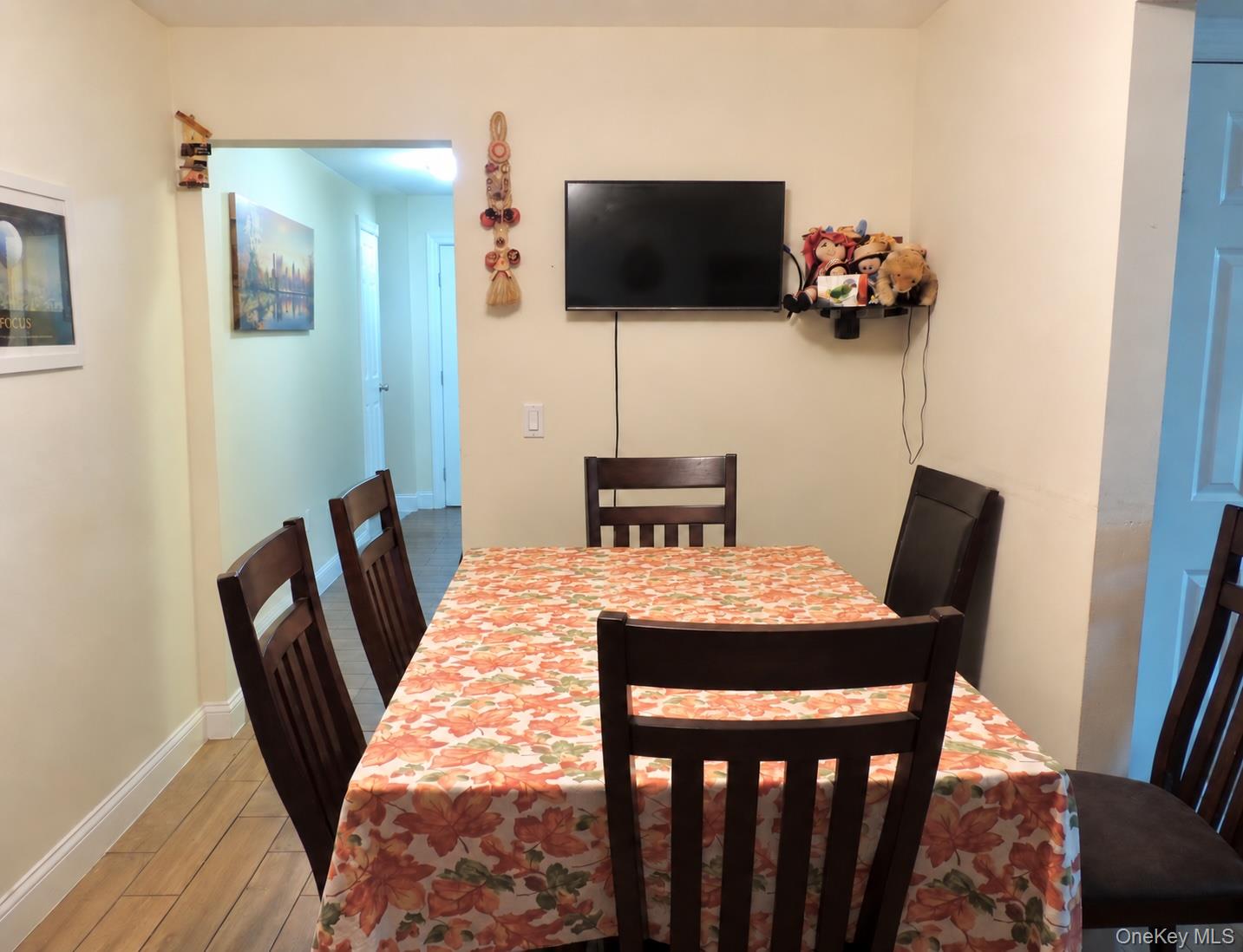212 Beekman Avenue Property Photo 7