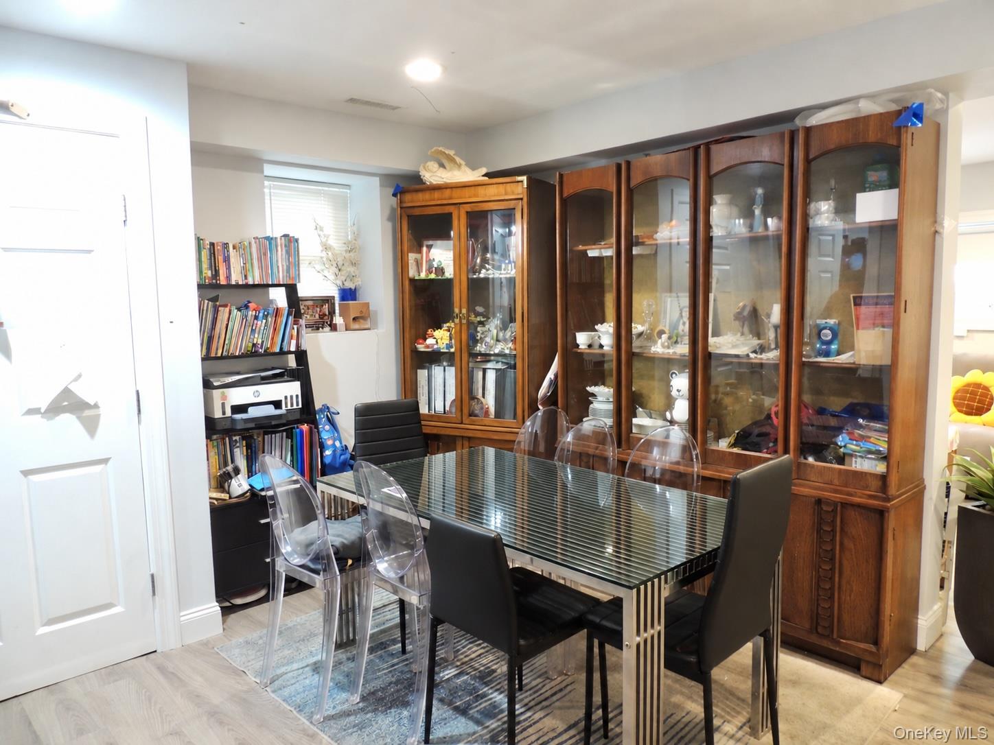 212 Beekman Avenue Property Photo 10