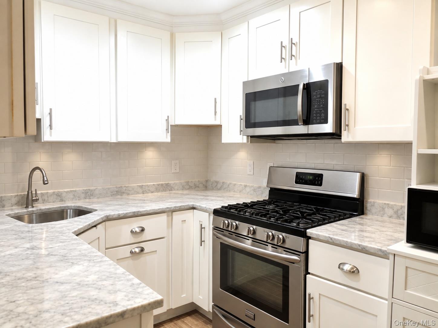 212 Beekman Avenue Property Photo 11