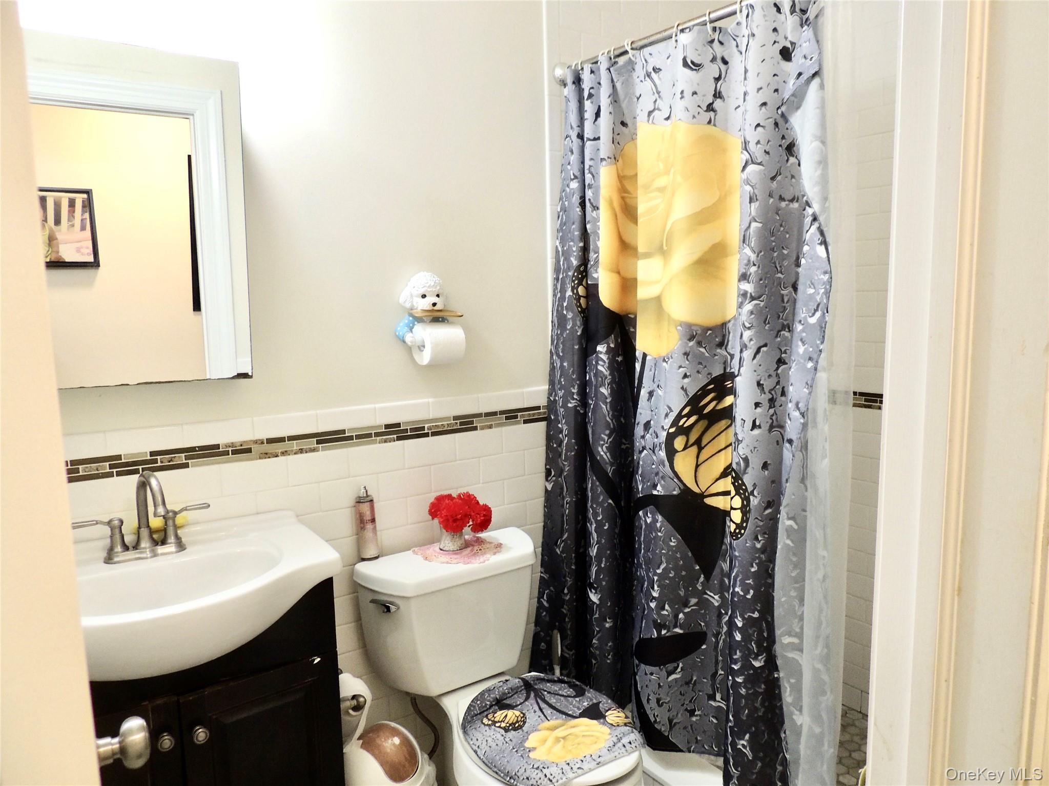 212 Beekman Avenue Property Photo 12