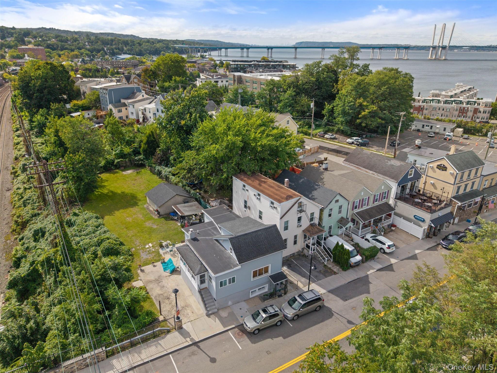 212 Beekman Avenue Property Photo 16