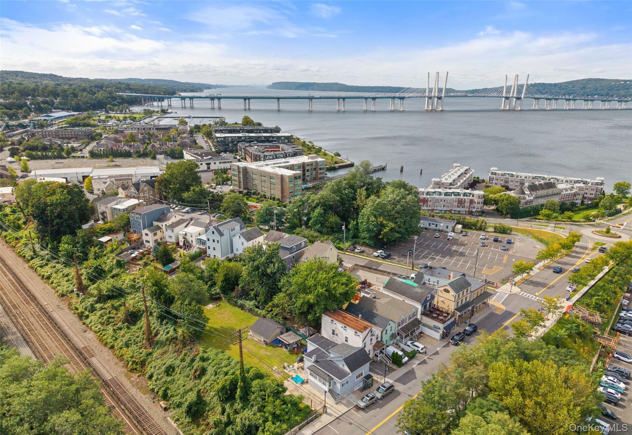 212 Beekman Avenue Property Photo 17