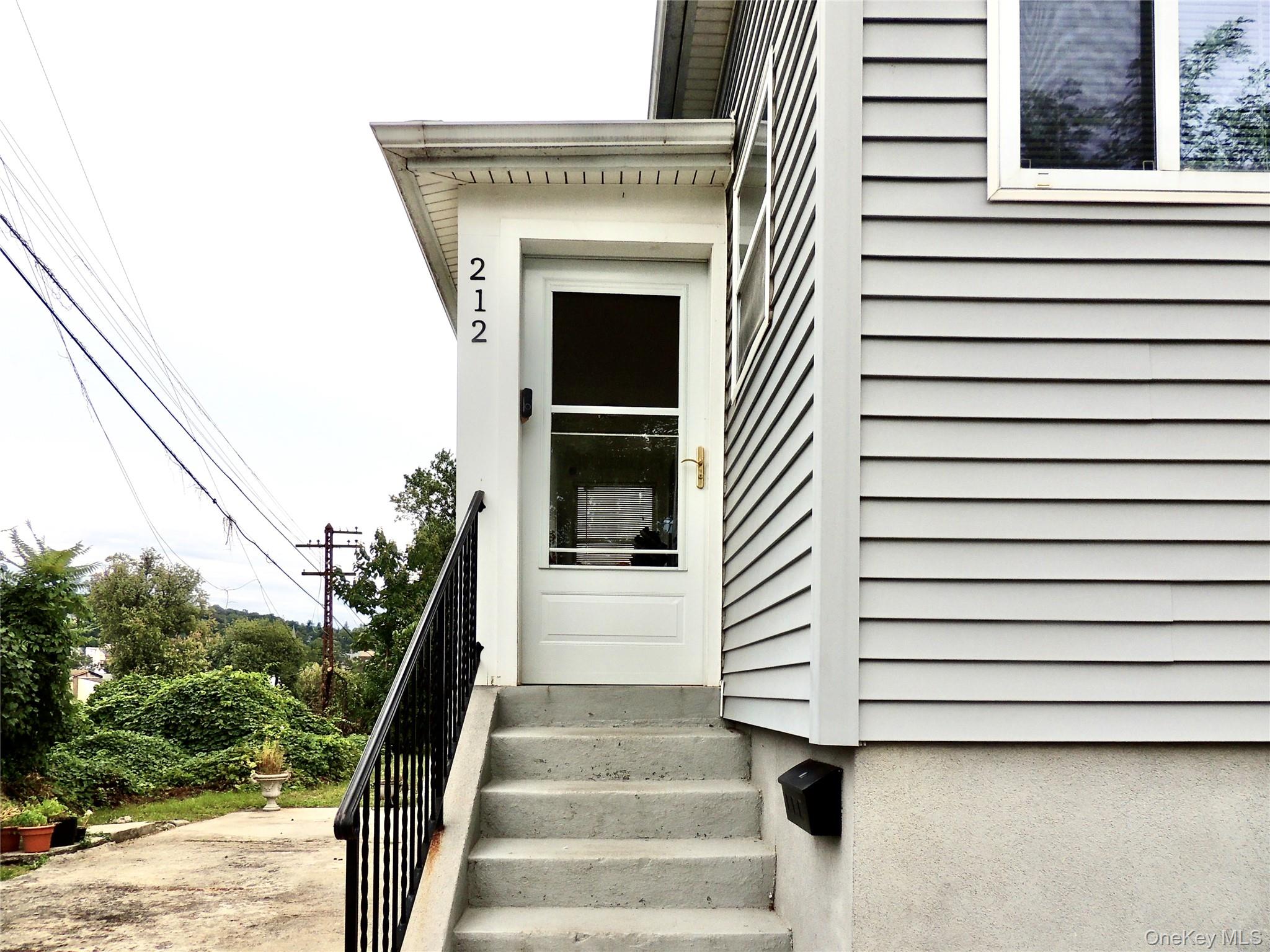 212 Beekman Avenue Property Photo 22