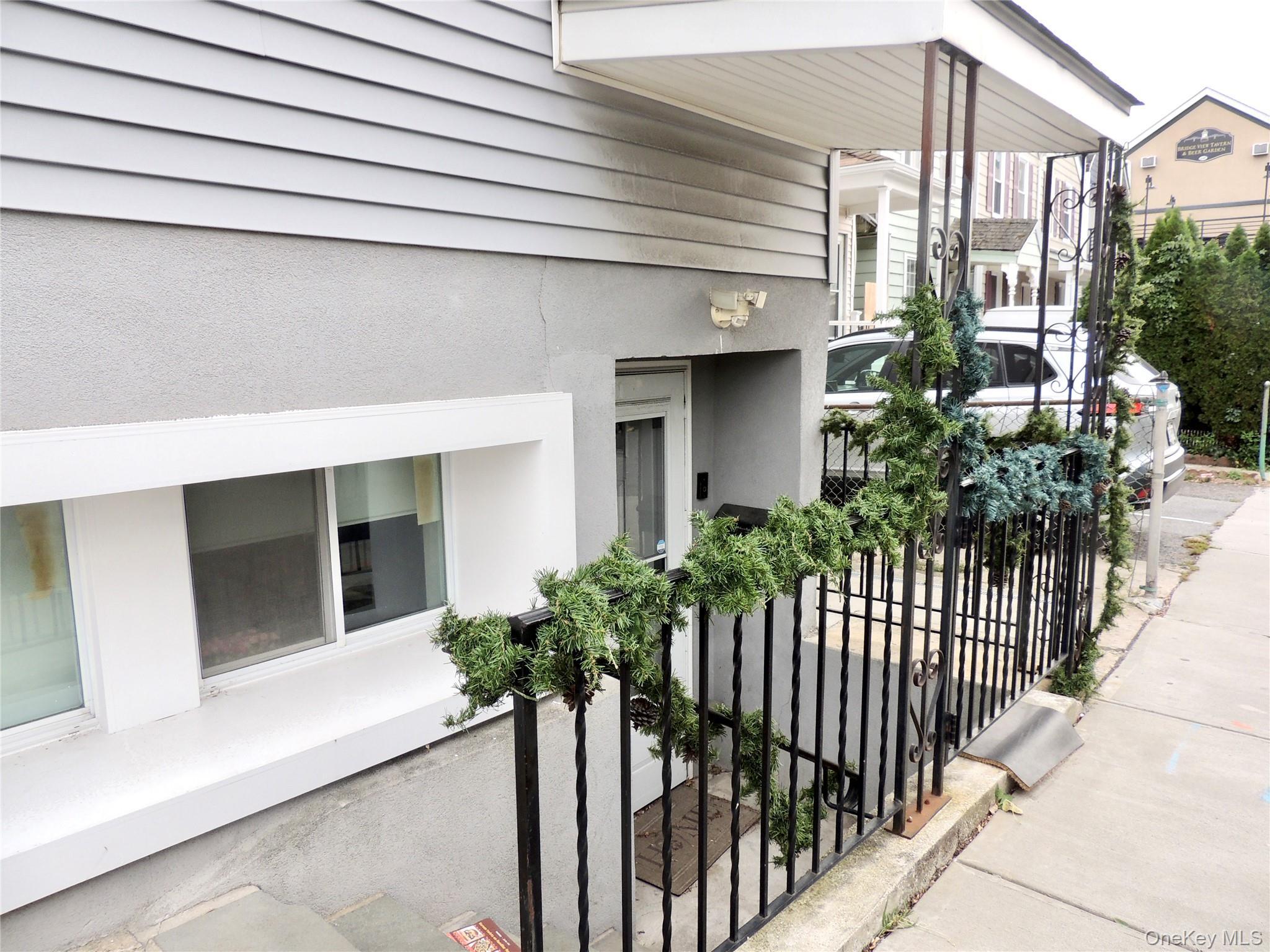 212 Beekman Avenue Property Photo 23