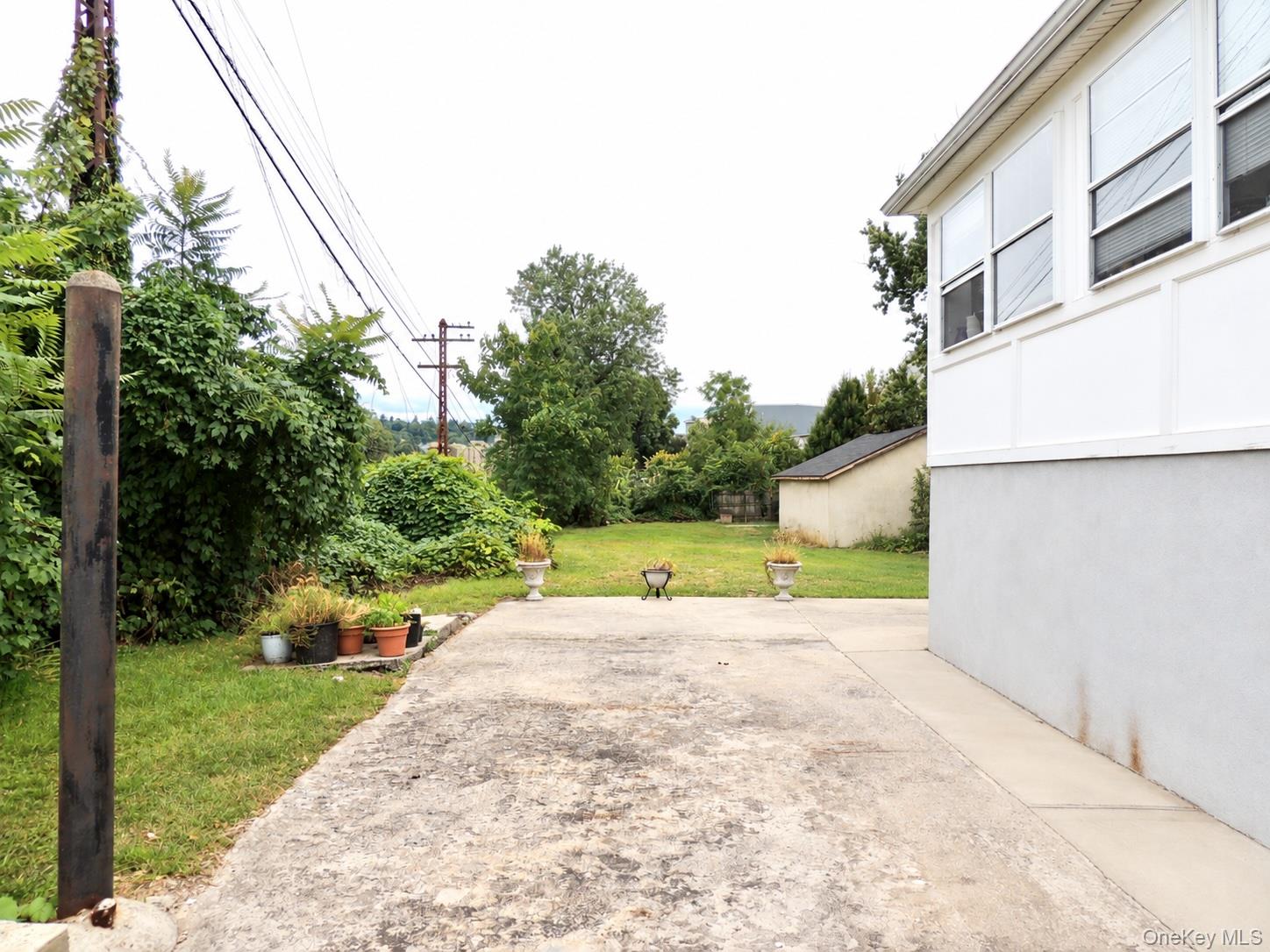212 Beekman Avenue Property Photo 24
