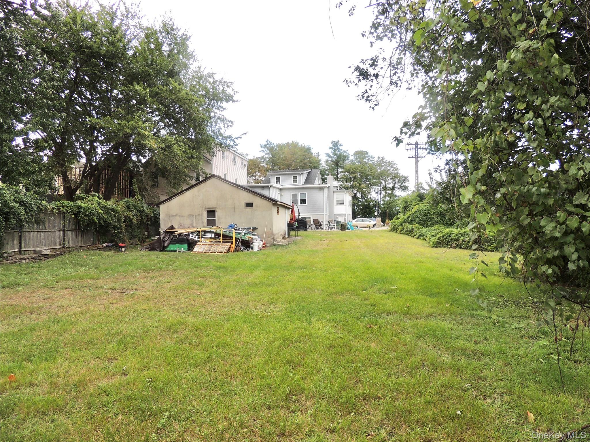212 Beekman Avenue Property Photo 27