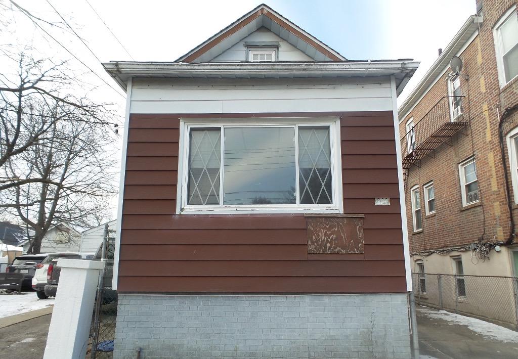 839 Clarence Avenue Property Photo