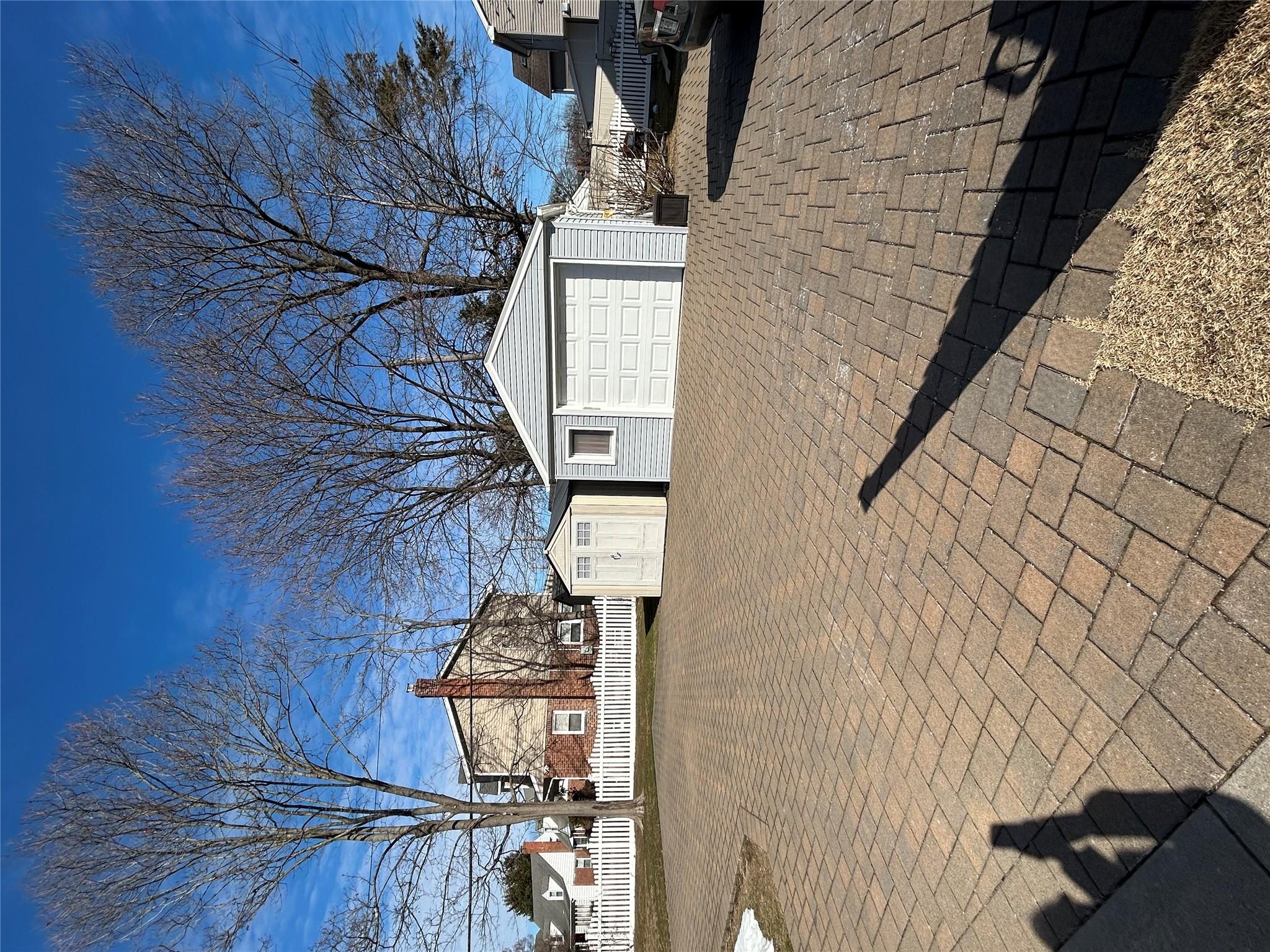 1096 Shelburne Drive Property Photo 4