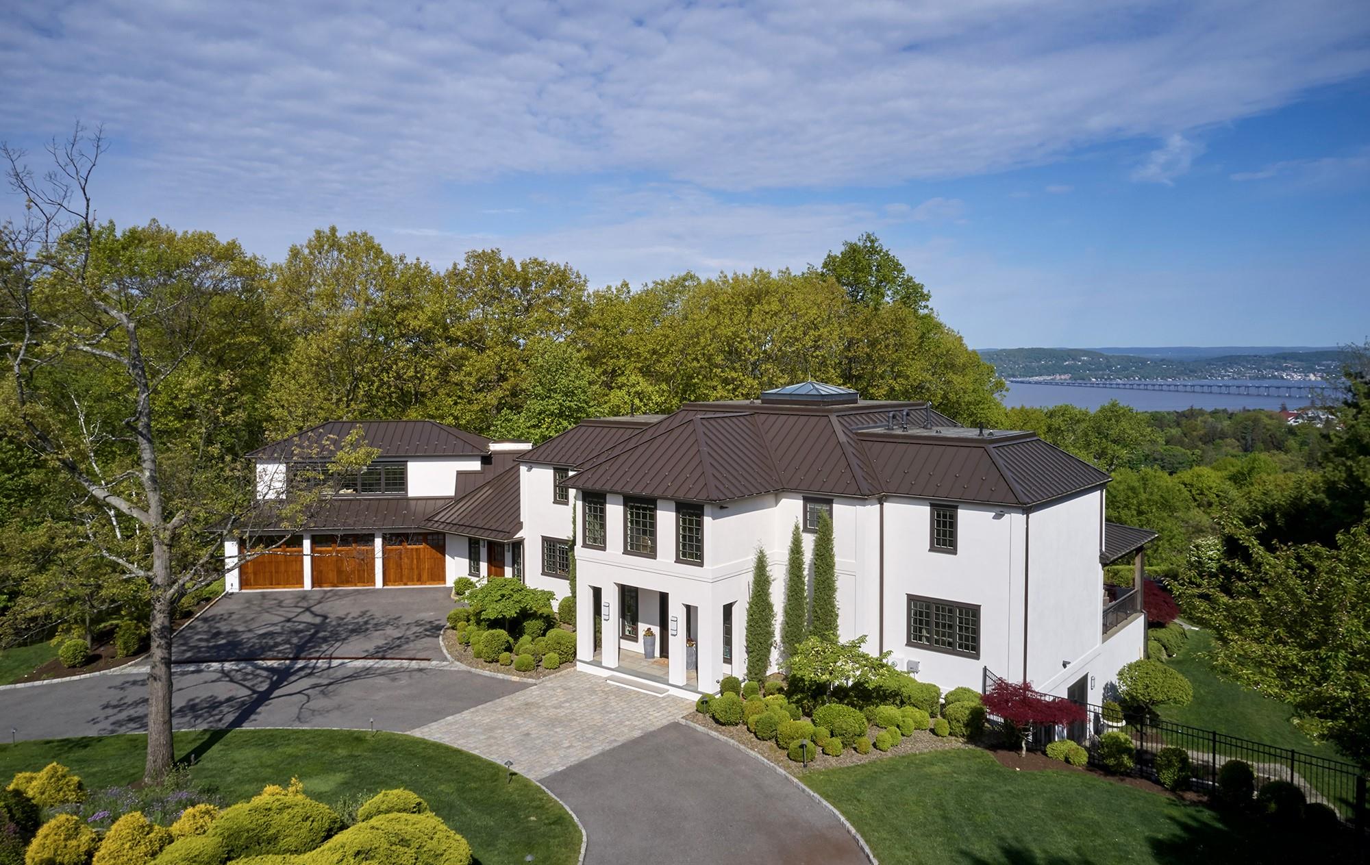 4 Riverview Court Property Photo