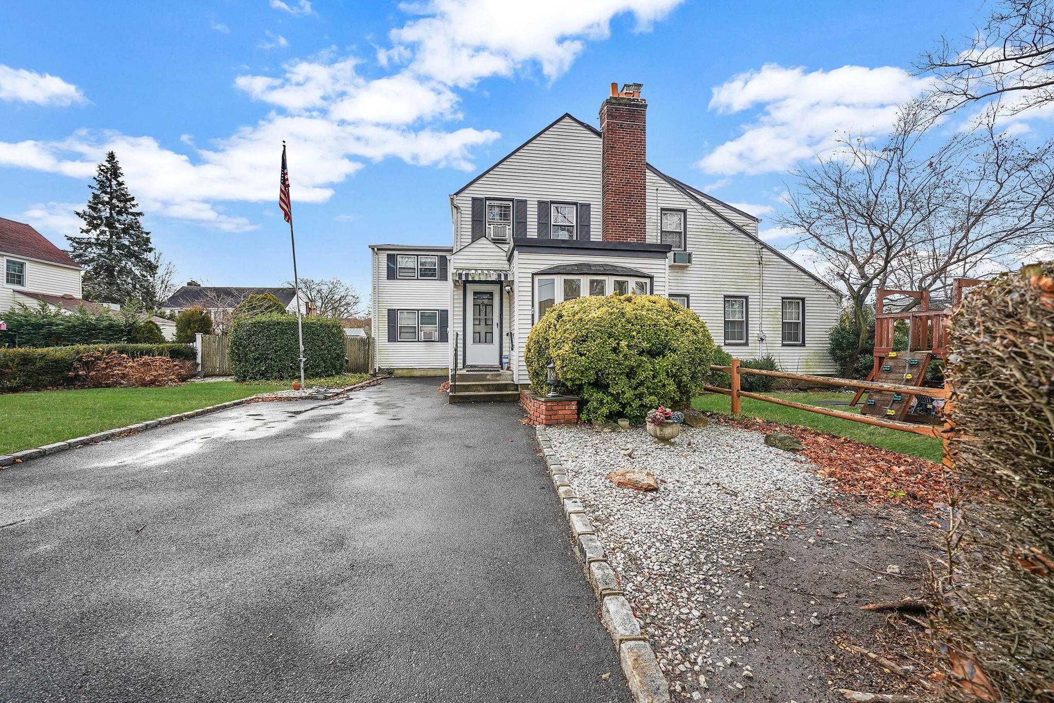 22 Salisbury Avenue Property Photo