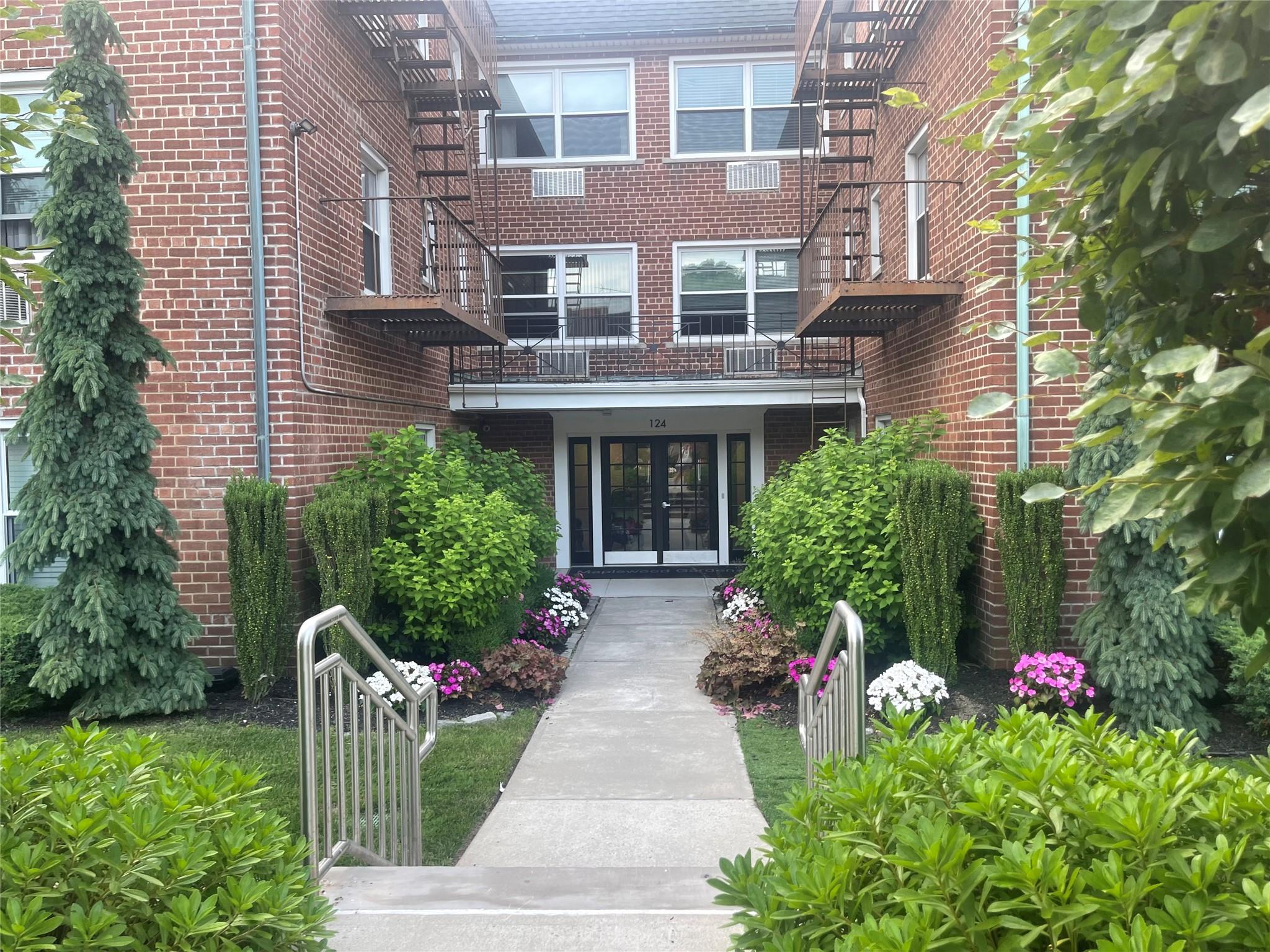 111 S Centre Avenue 2-mm Property Photo 1