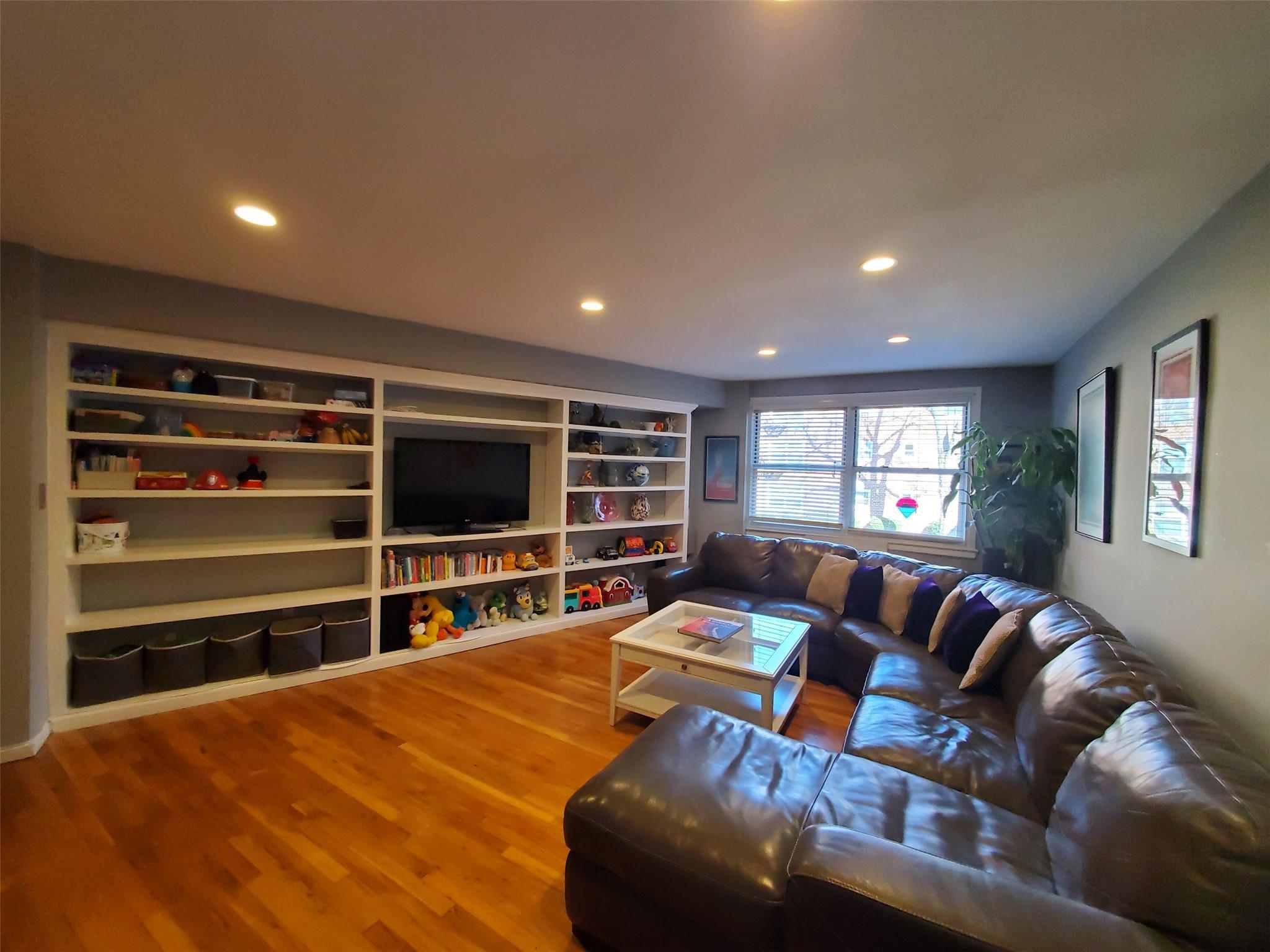 111 S Centre Avenue 2-mm Property Photo 7