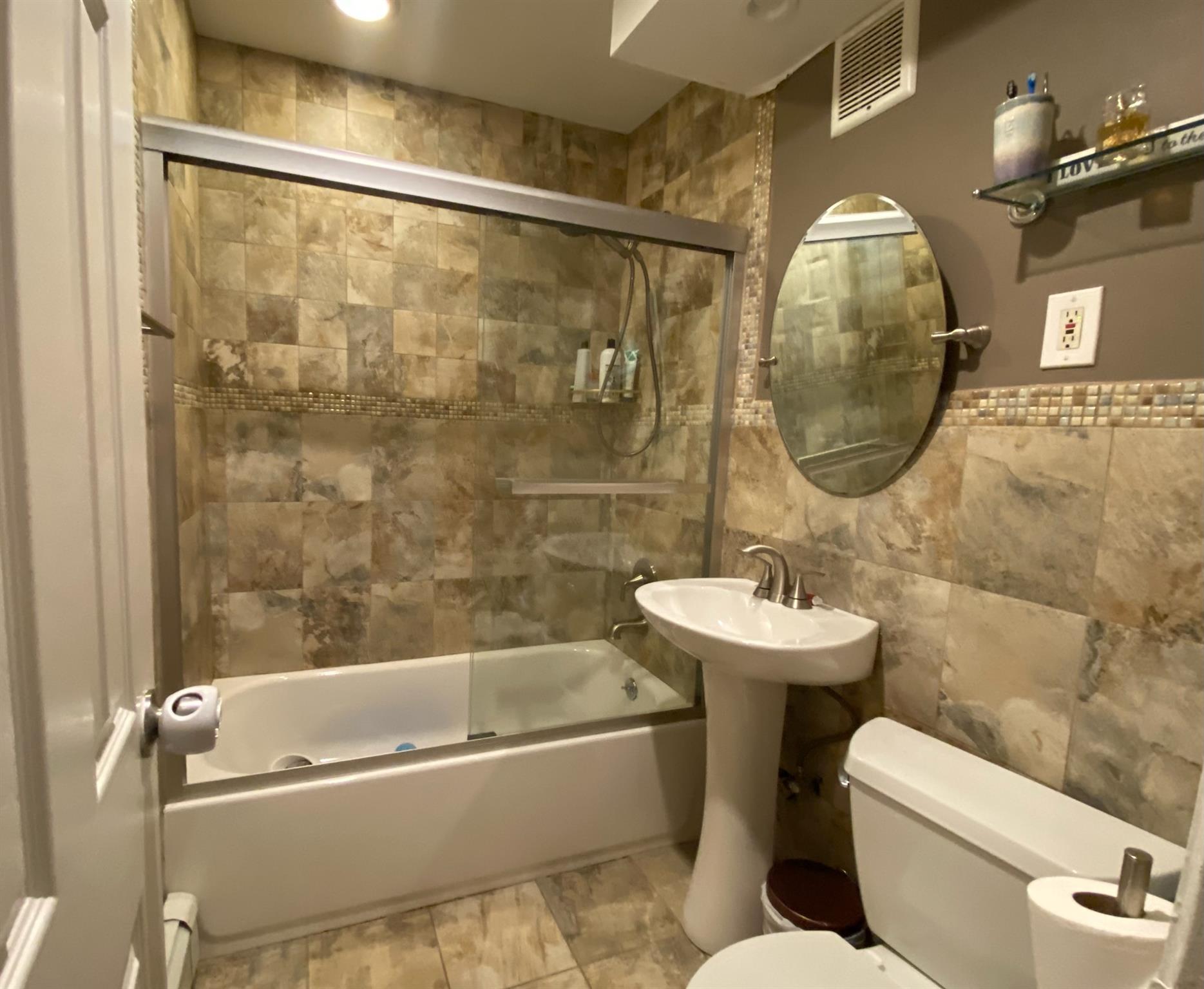 111 S Centre Avenue 2-mm Property Photo 8