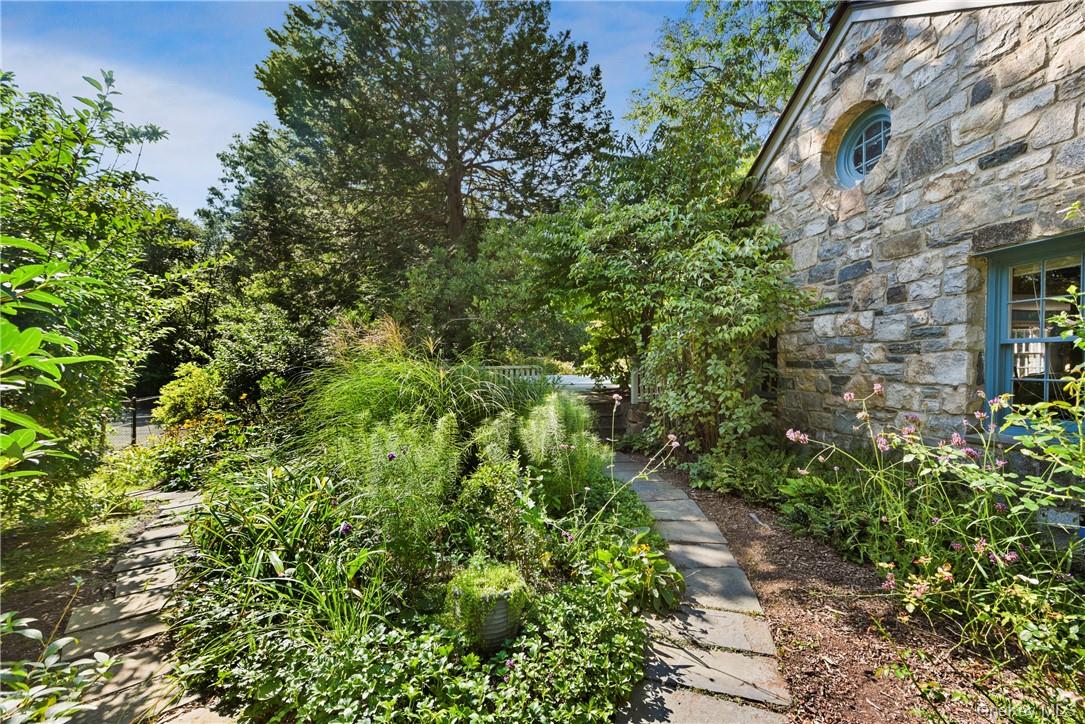 106 Old Stone Hill Road Property Photo 24