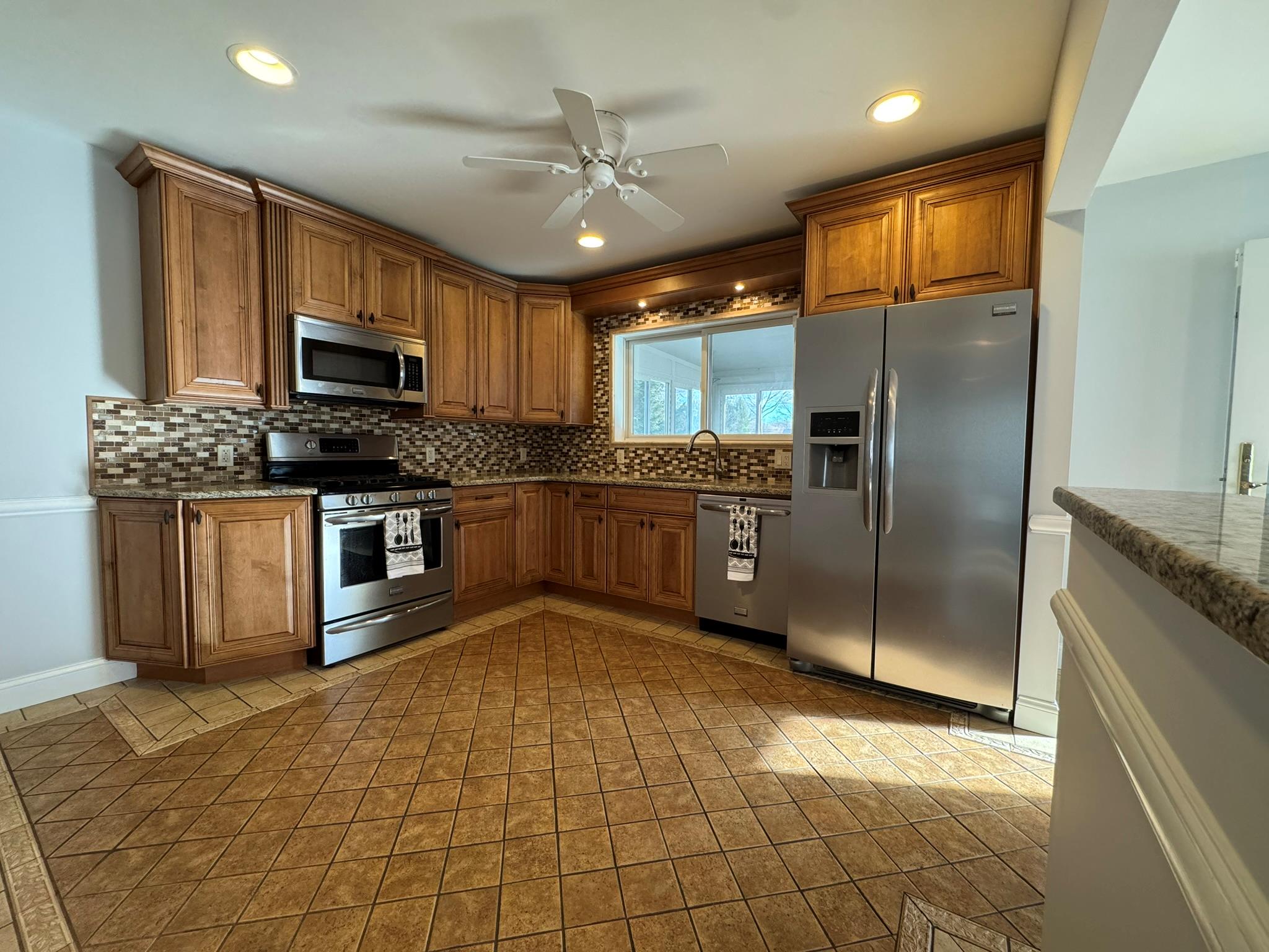 89 15th Street Property Photo 4