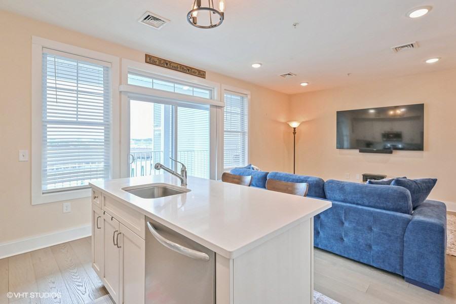 311 Marina Pointe Drive H Property Photo 11