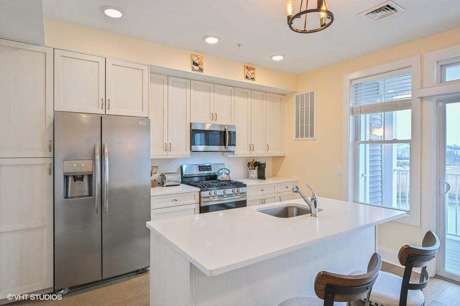 311 Marina Pointe Drive H Property Photo 14