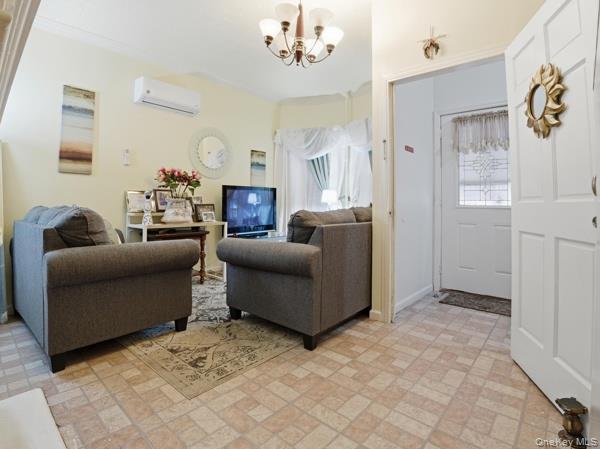 2448 Devoe Terrace Property Photo 4