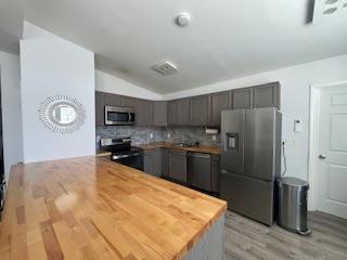 27 Crescent Circle Property Photo 5