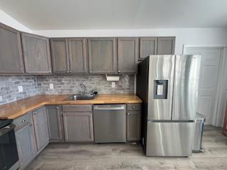 27 Crescent Circle Property Photo 7