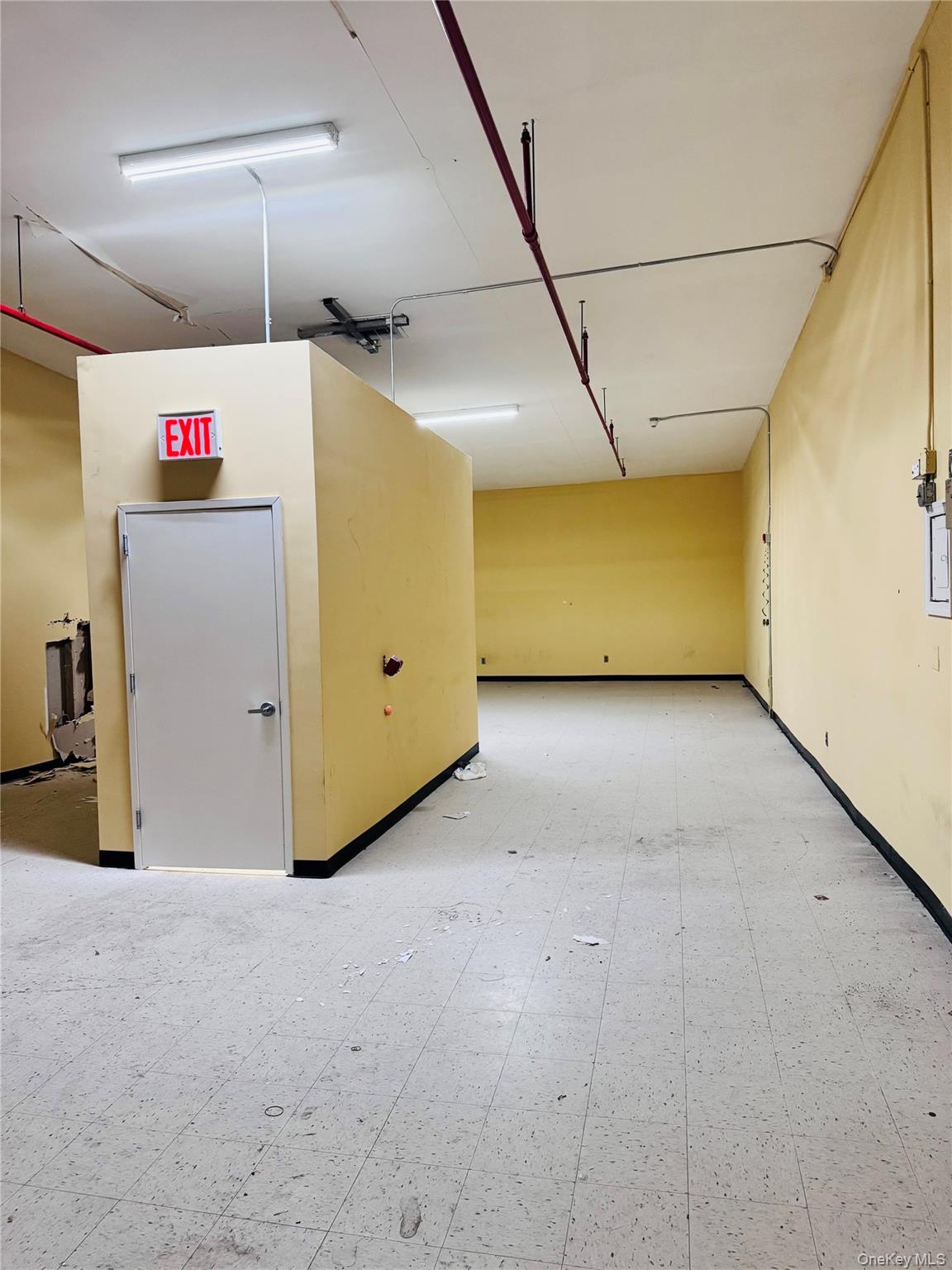 30-75 Steinway Street Property Photo 17