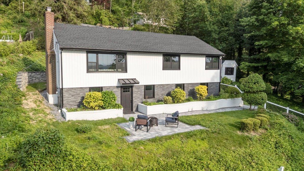 8 Fairway Place