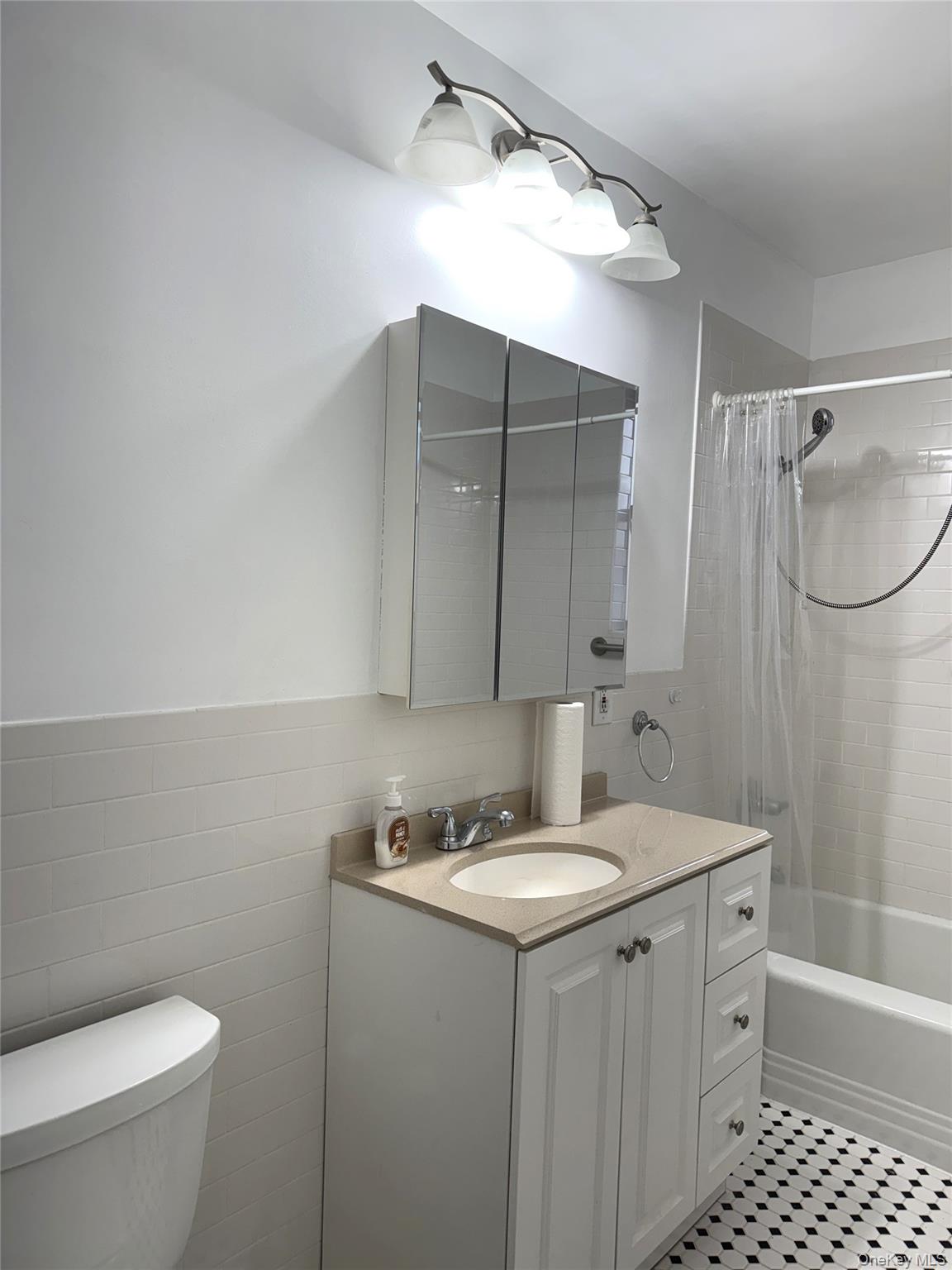 143-50 Hoover Ave 204 Property Photo 18