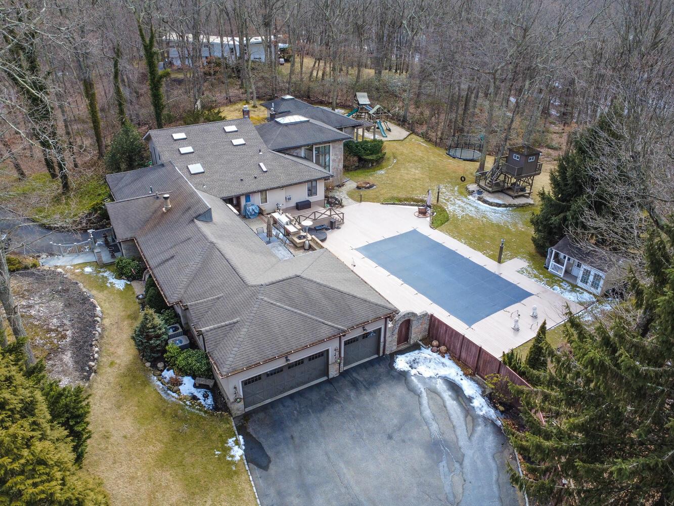 121 Laurel Lane Property Photo