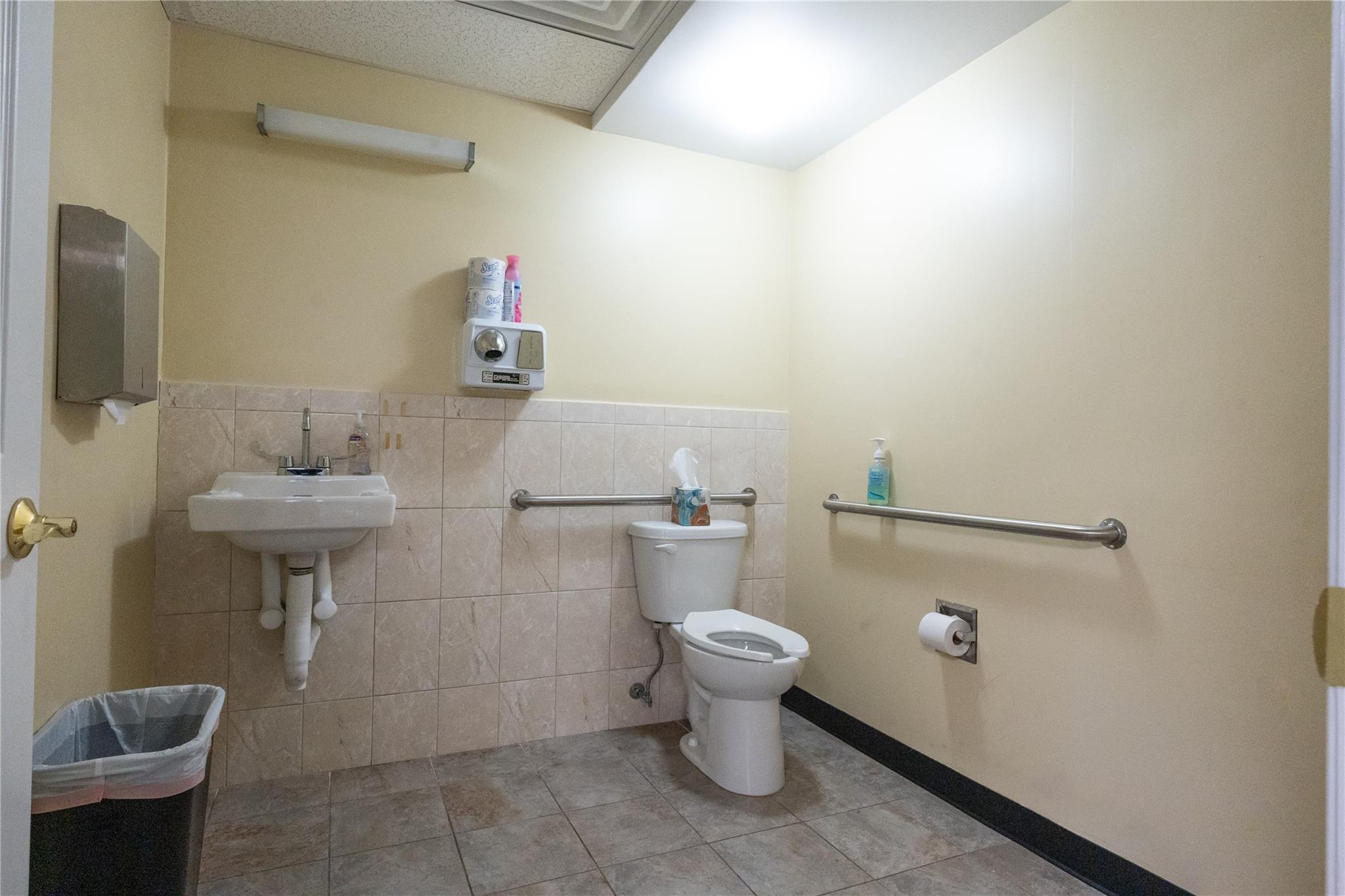 160 Commack Road Property Photo 13