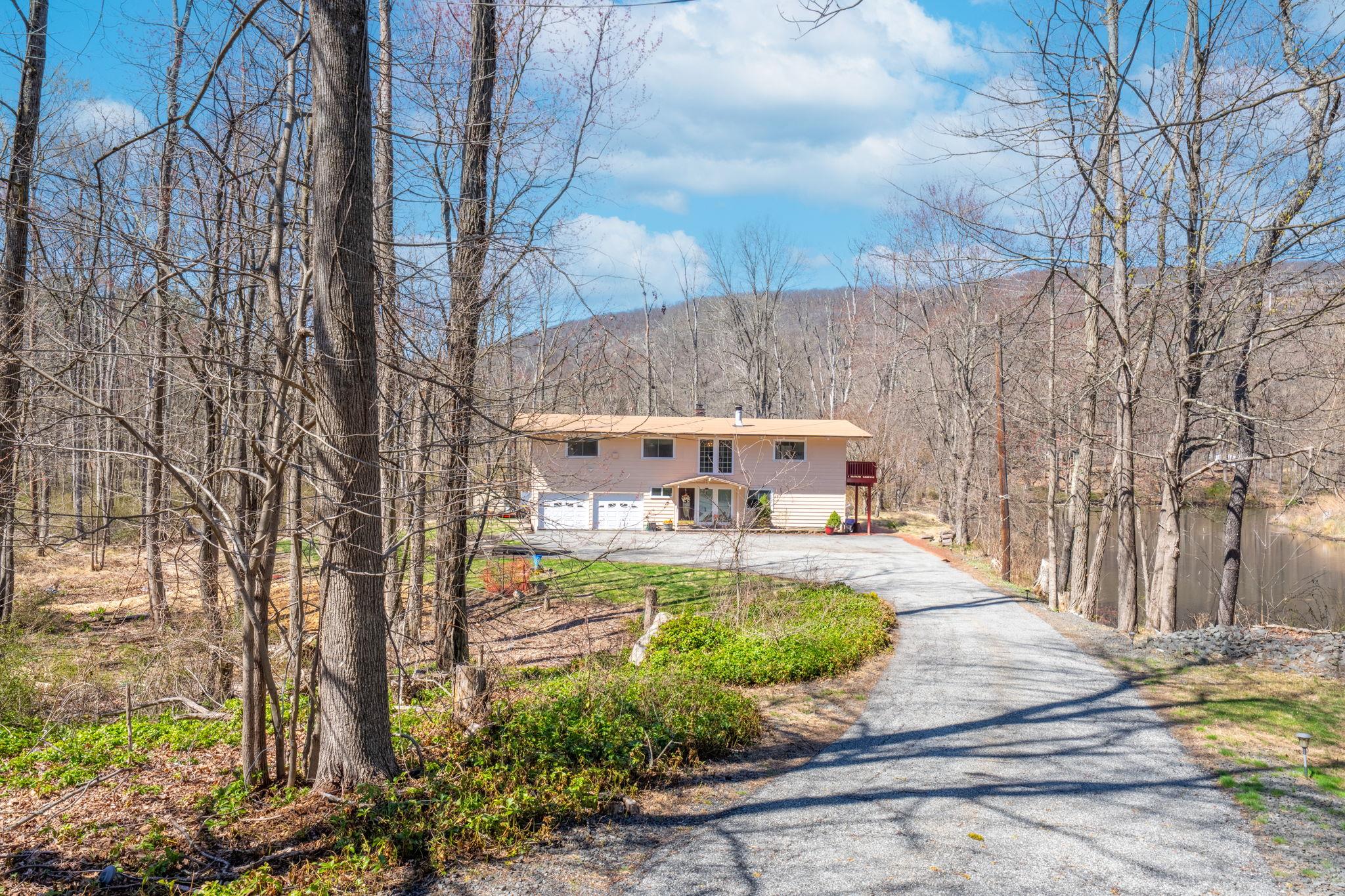 810 Haverstraw Road Property Photo