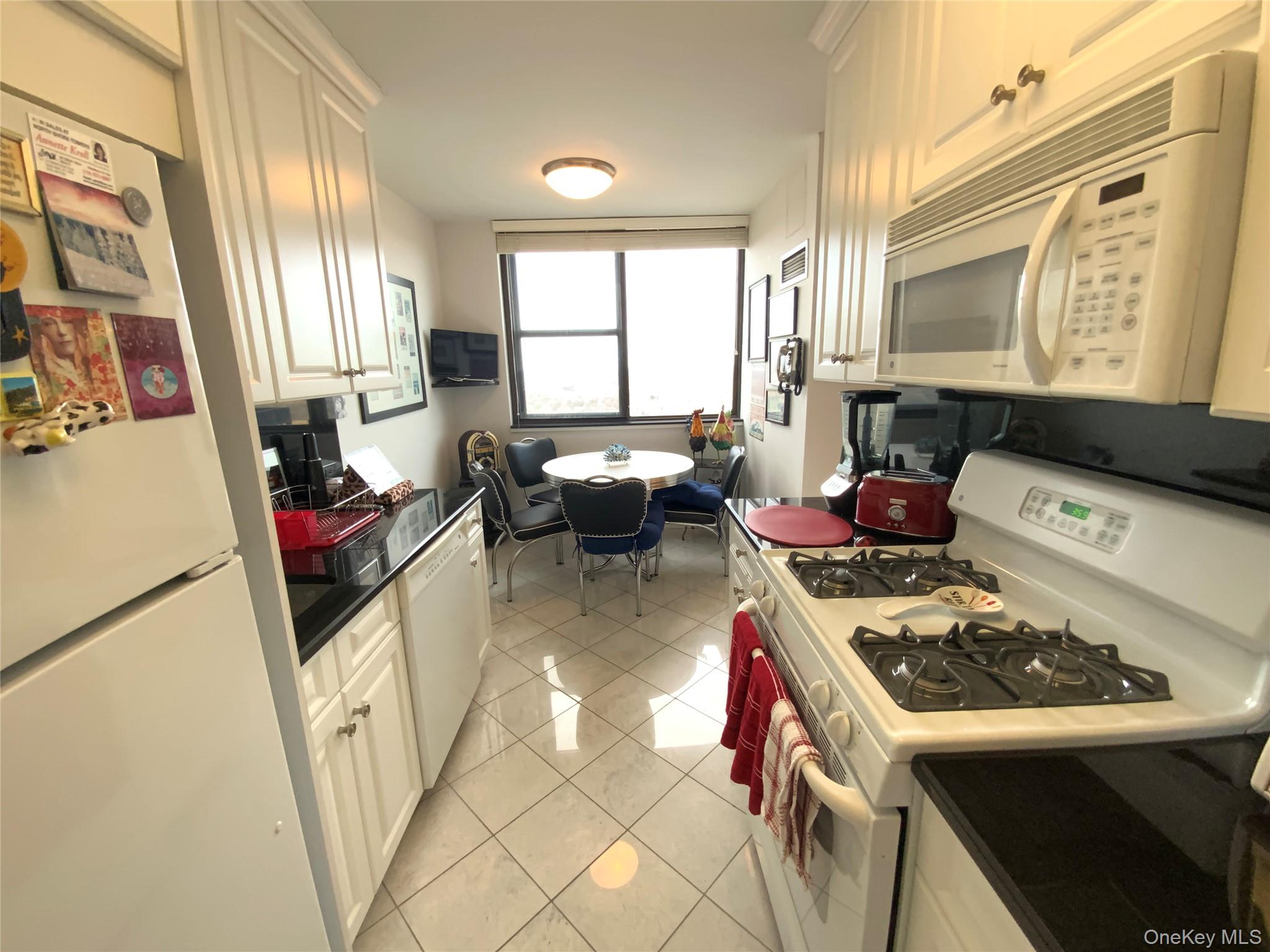 27110 Grand Central Parkway 33d Property Photo 9