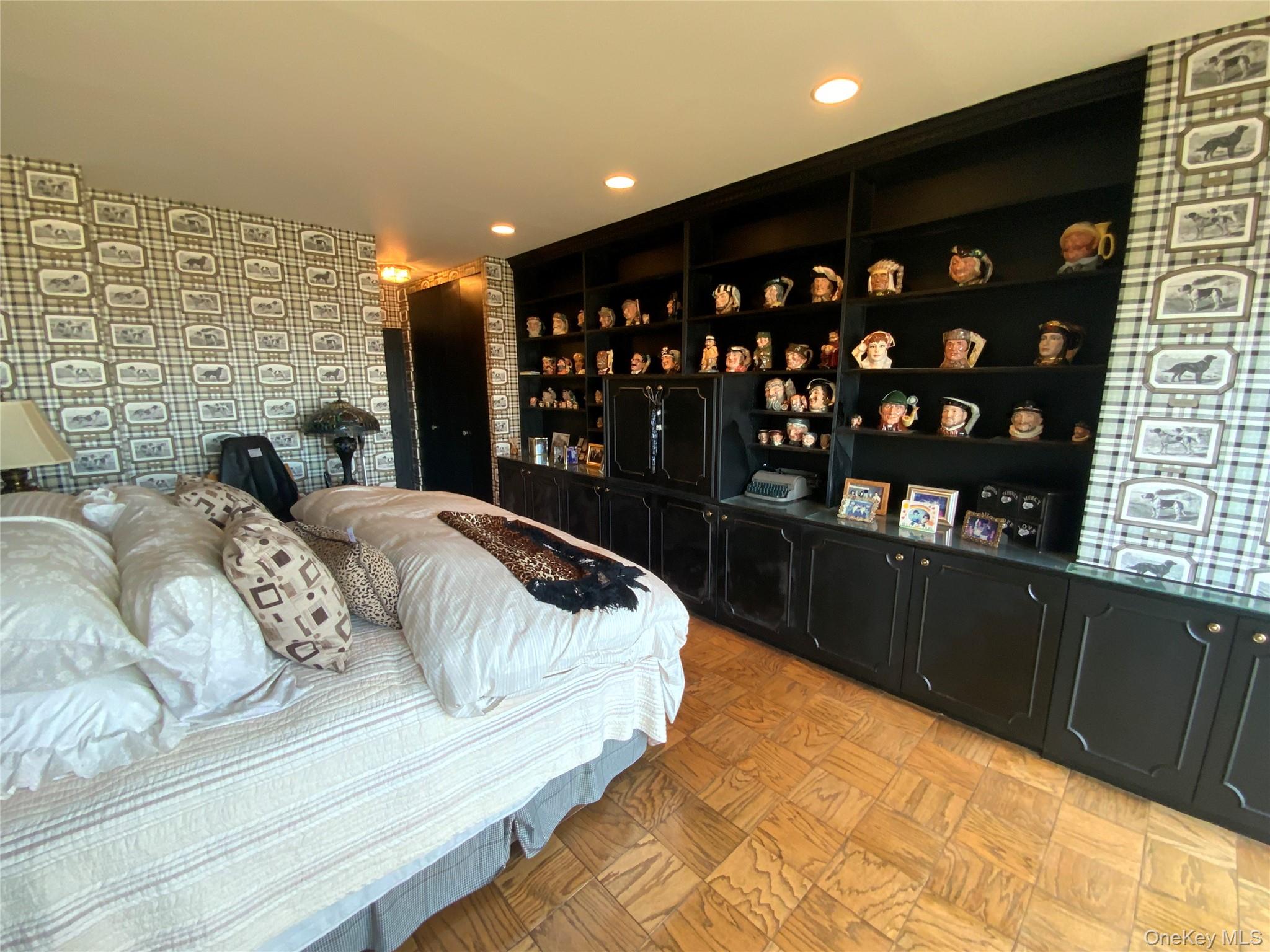 27110 Grand Central Parkway 33d Property Photo 15