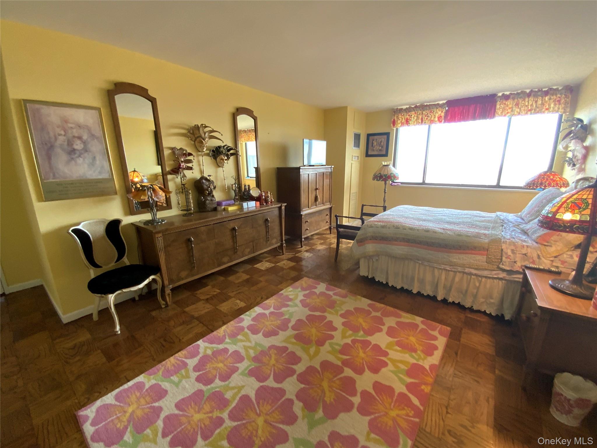 27110 Grand Central Parkway 33d Property Photo 19