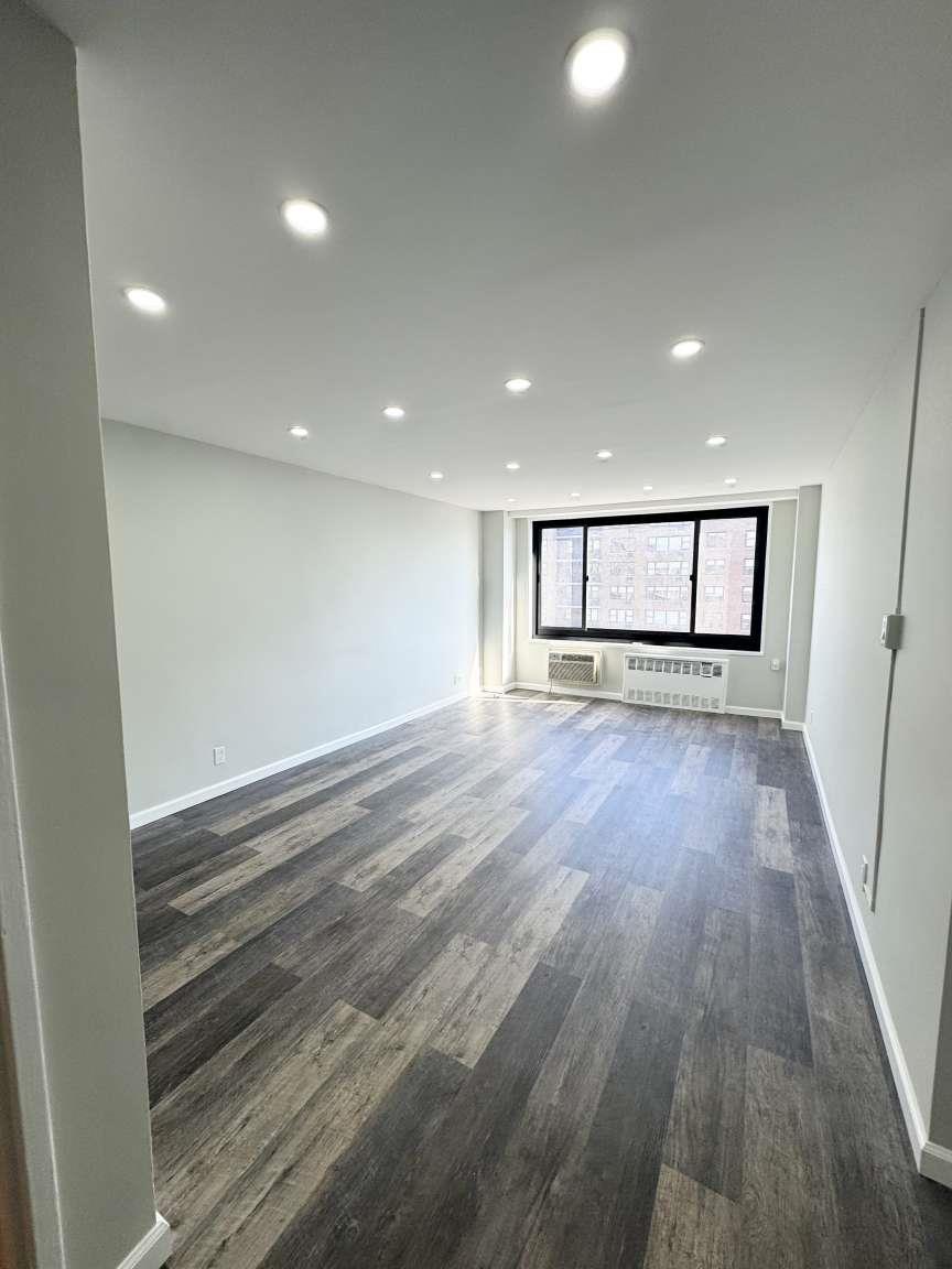 11205 Real Estate Listings Main Image