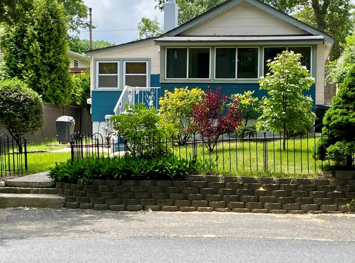 22 Huntington Property Photo