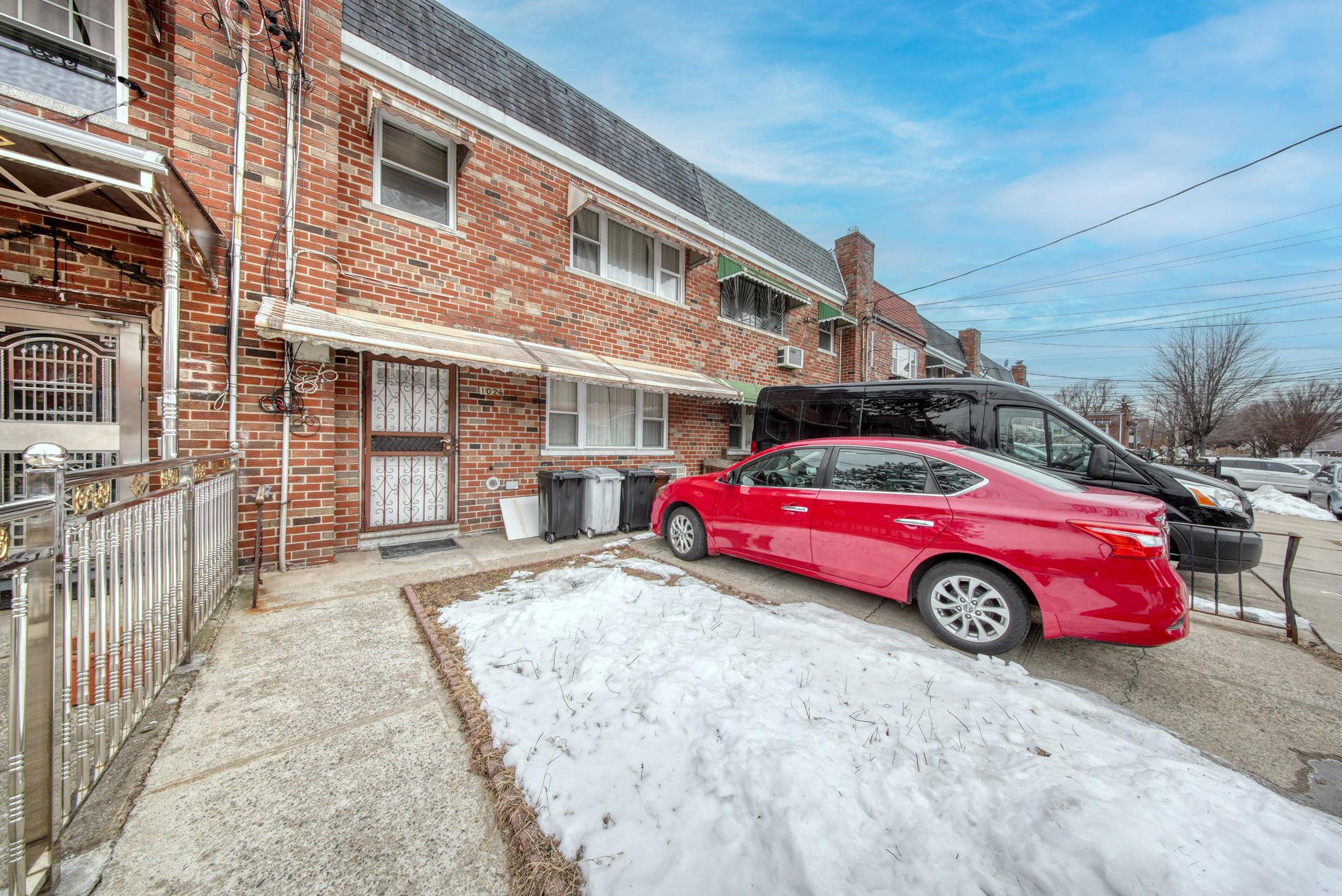 1026 E 213 Street Property Photo