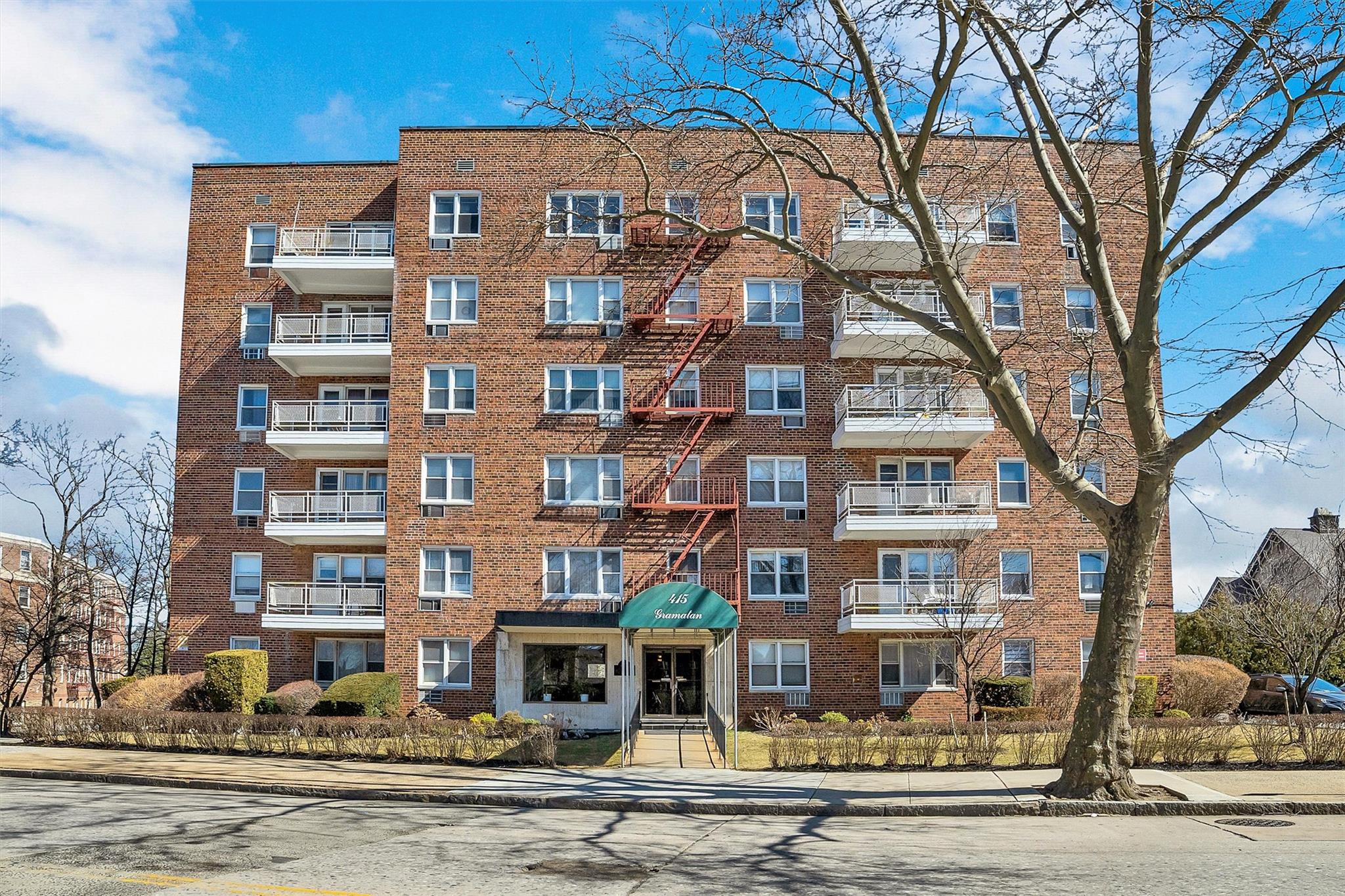 415 Gramatan Avenue #3j Property Photo