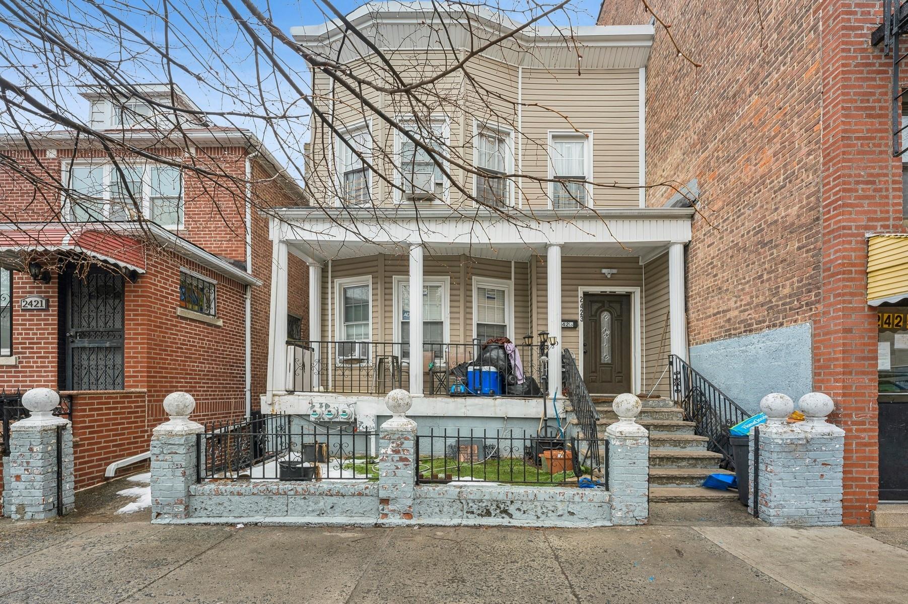 2423 Frisby Avenue Property Photo
