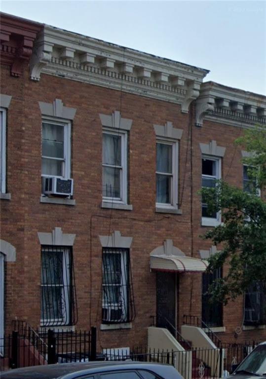 975 Rogers Avenue Property Photo
