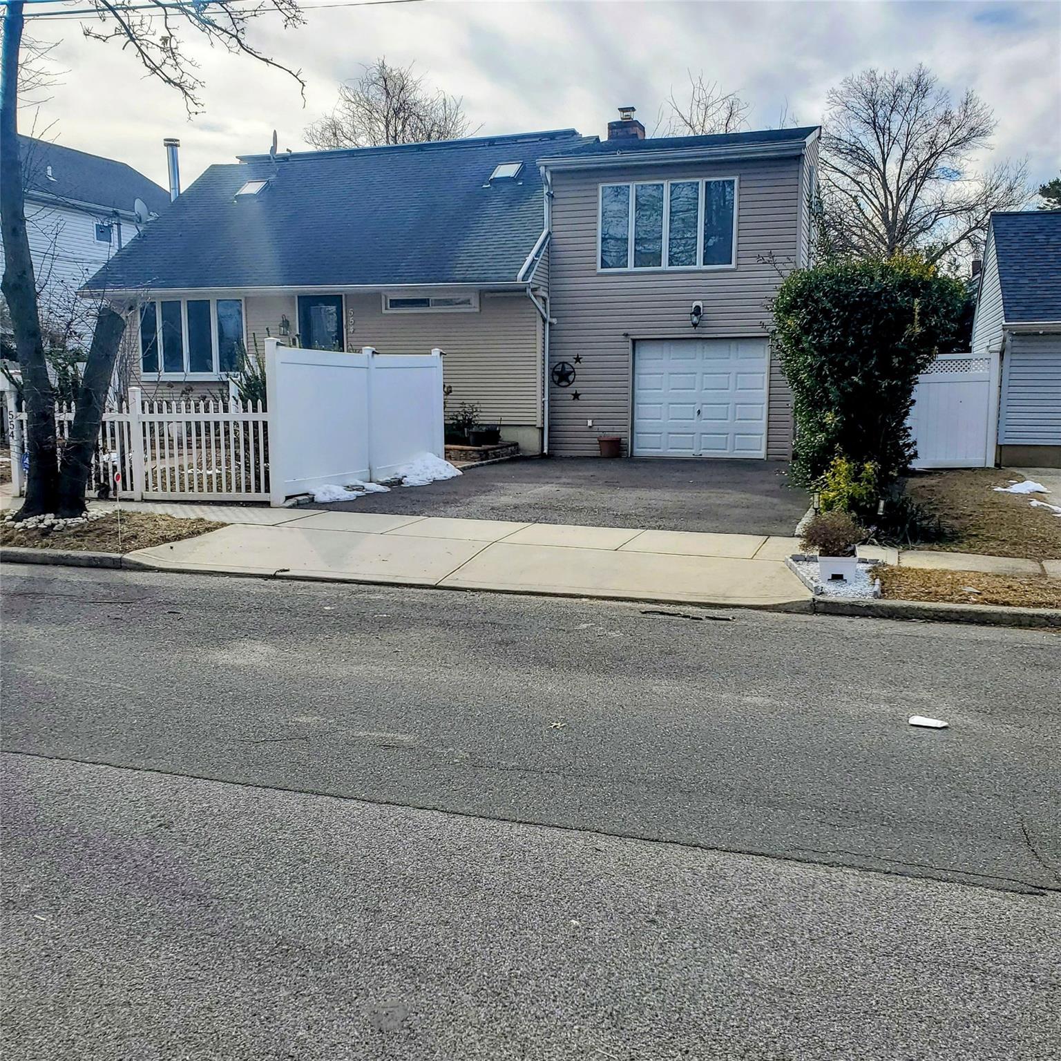 554 Grant Avenue Property Photo