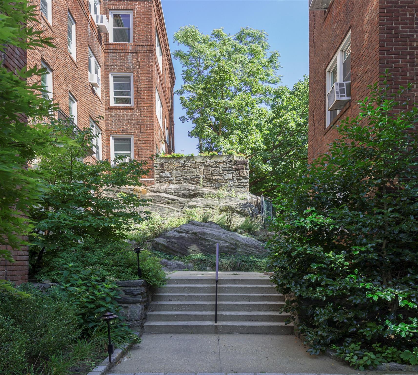 56 Sagamore Road Apt. 4d Property Photo
