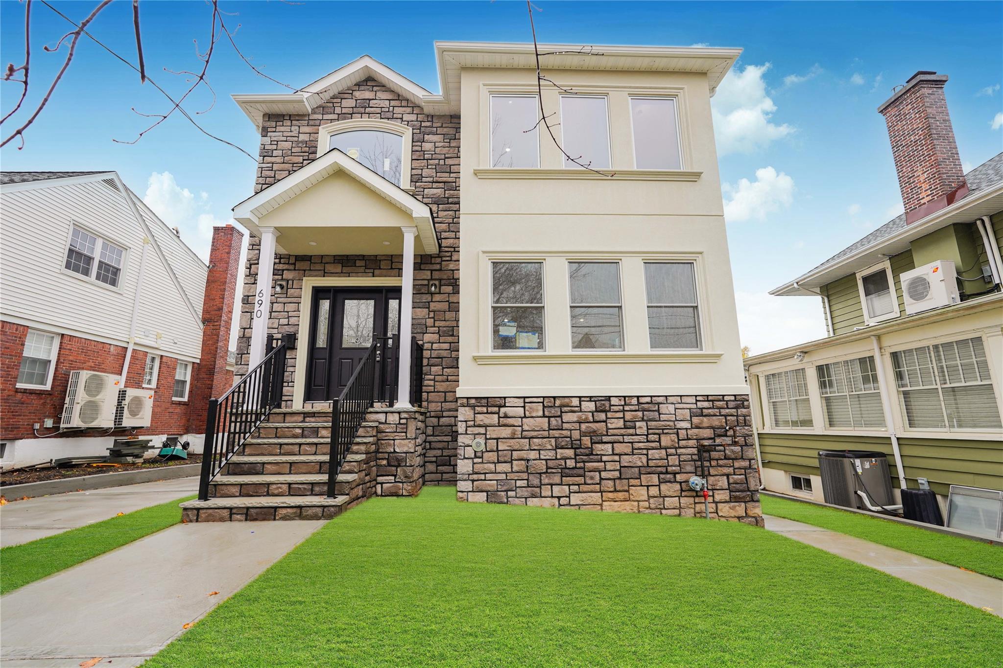 690 Oakland Avenue Property Photo