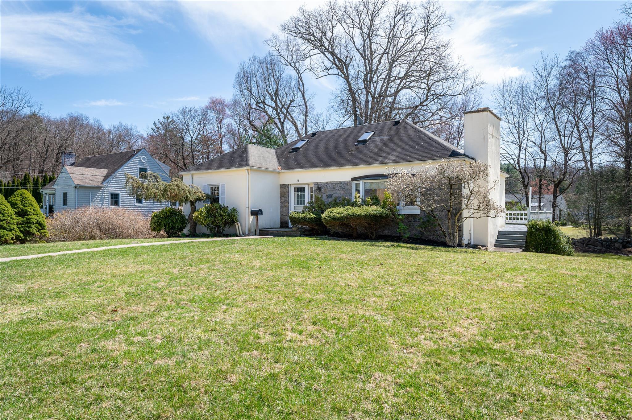 23 Meadowbrook Lane Property Photo