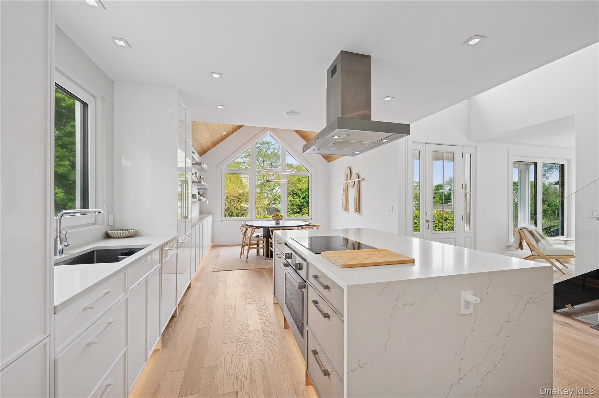 28 Canoe Place Road Property Photo 9